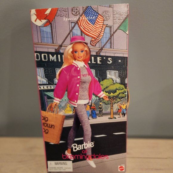 Vintage 1996 Barbie at Bloomingdales NIB - Picture 2 of 3